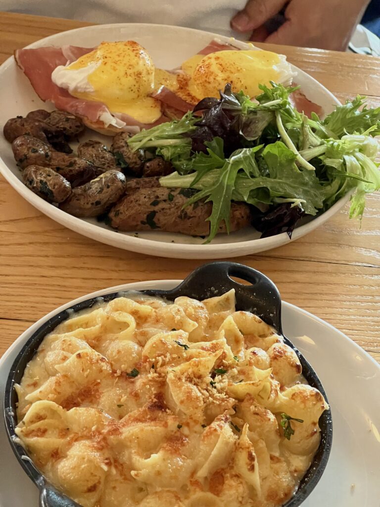 eggs benedict and mac and cheese